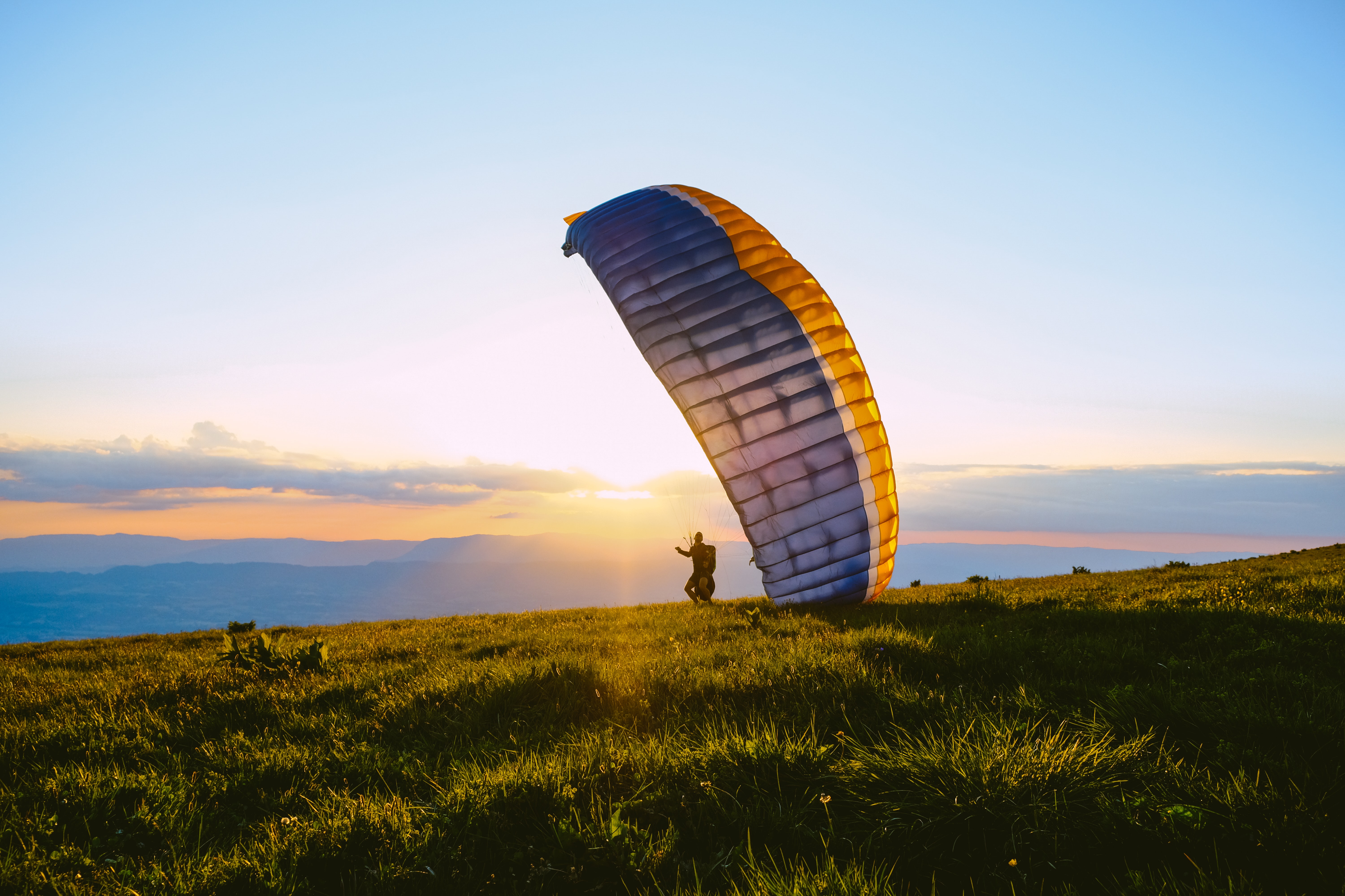 bir billing paragliding in sunny day