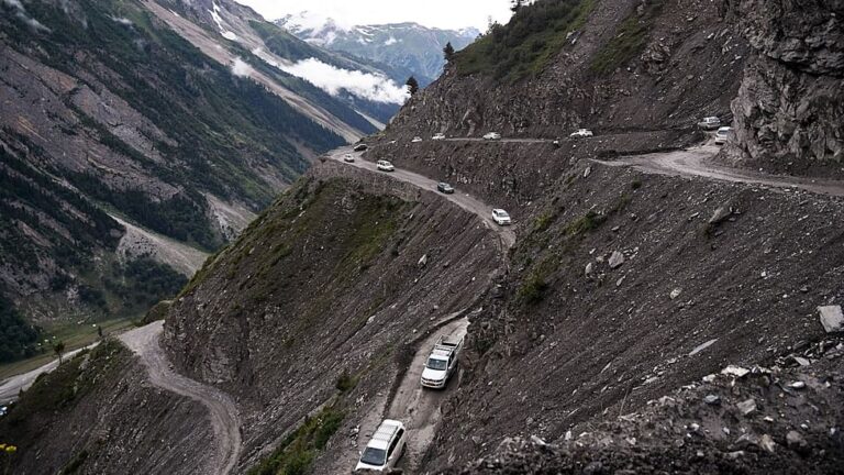 manali srinagar ladakh trip zojila pass srinagar leh manali tour package