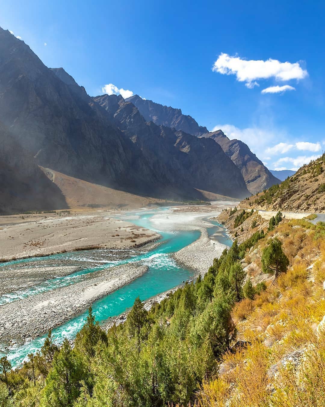 Explore Manali with Jispa, Kasol, Shinku La & Baralacha Pass
